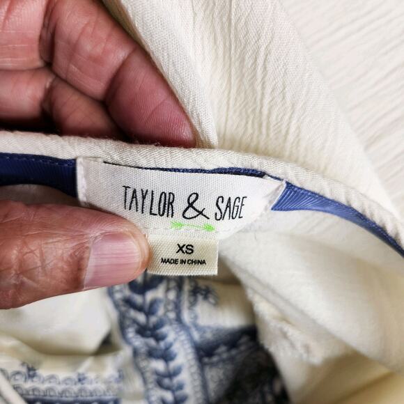 Taylor & Sage‎ Long Sleeve Embroidered Peasant Blouse Top Women's XS Cream Blue - Picture 8 of 10